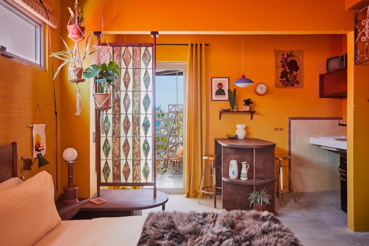 Mood Haus By Dw - 70'S Retro Stays Сан Хуан Екстериор снимка