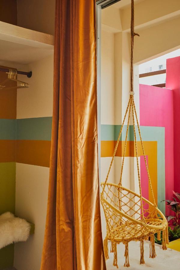 Mood Haus By Dw - 70'S Retro Stays Сан Хуан Екстериор снимка
