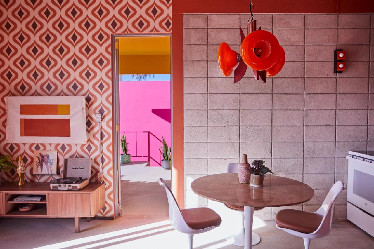 Mood Haus By Dw - 70'S Retro Stays Сан Хуан Екстериор снимка
