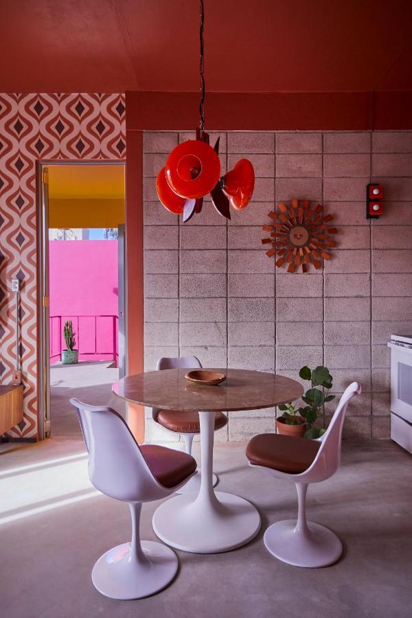 Mood Haus By Dw - 70'S Retro Stays Сан Хуан Екстериор снимка